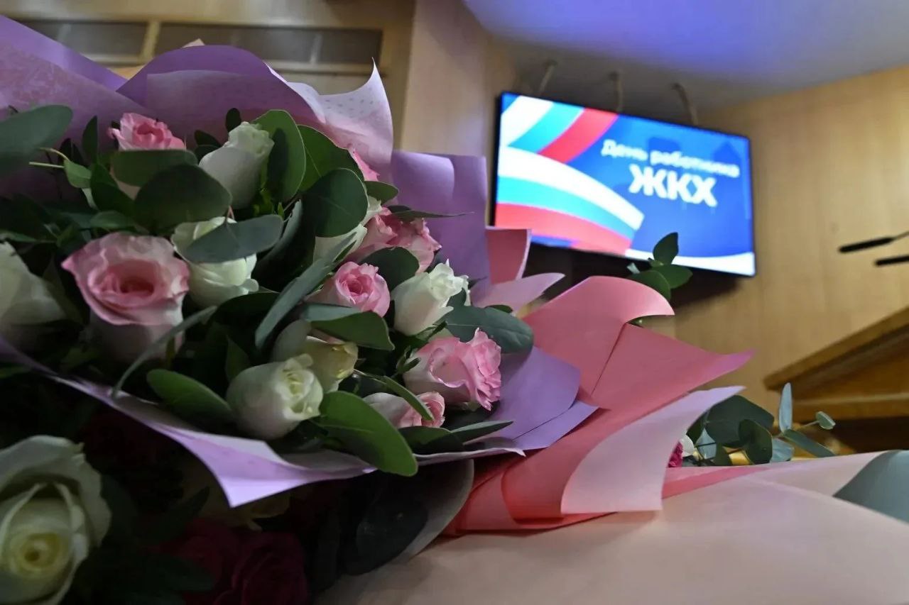 Слесари, сварщики, маляры, диспетчеры, водители спецтехники, электромонтёры, мастера коммунальных предприятий: губернатор Ленинградской области Александр Дрозденко вручил государственные награды более 50 сотрудникам сферы... Слесари, сварщики, маляры, диспетчеры, водители спецтехники, электромонтёры, мастера коммунальных предприятий: губернатор Ленинградской области Александр Дрозденко вручил государственные награды более 50 сотрудникам сферы...