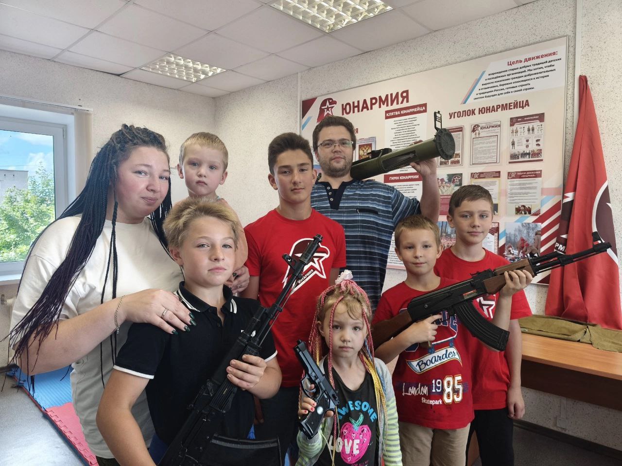 Сегодня героем нашей рубрики «Одна судьба – одна Победа!» стала наша коллега Малинова Ксения Николаевна, секретарь участковой избирательной комиссии избирательного участка № 811 Сланцевского муниципального района Сегодня героем нашей рубрики «Одна судьба – одна Победа!» стала наша коллега Малинова Ксения Николаевна, секретарь участковой избирательной комиссии избирательного участка № 811 Сланцевского муниципального района