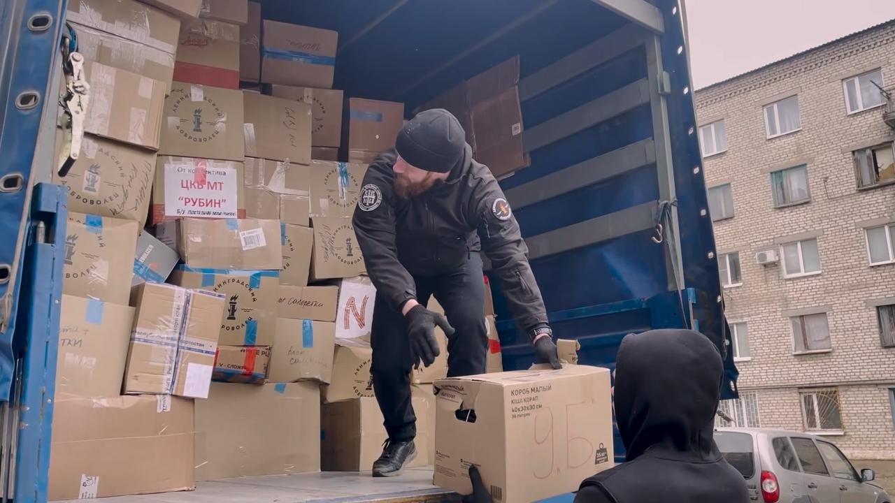 «Ленинградский доброволец» ежемесячно отправляет десятки тонн помощи «Ленинградский доброволец» ежемесячно отправляет десятки тонн помощи