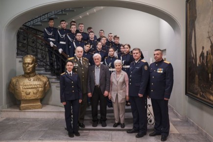 В Доме ветеранов Санкт-Петербурга прошла встреча кадет Объединенного Санкт-Петербургского кадетского корпуса СК России имени Г.К. Жукова с жителями блокадного Ленинграда