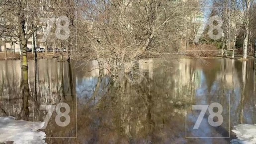 Парк Академика Сахарова с приходом весны сильно преобразился — сугробы превратились в гигантские лужи