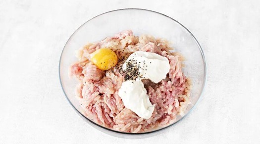 Кулинарный шедевр: куриные котлеты с грибной начинкой