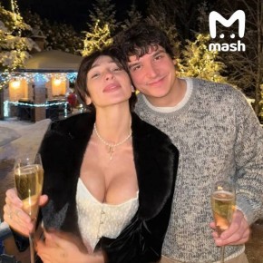 Настя Ивлеева и её муж распродают недвижимость — блогерша уже избавилась от родительской двушки, Филипп Бегак — снизил цену на свой двухэтажный дом на 4 миллиона