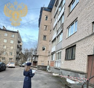 Всеволожская городская прокуратура проводит проверку по факту обрушения временного кровельного укрытия жилого дома в посёлке имени Свердлова