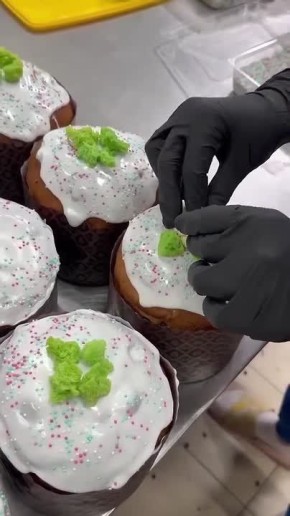 Александр Дрозденко рассказал о работе хлебокомбинатов в Пасхальную неделю и поблагодарил мастеров за работу