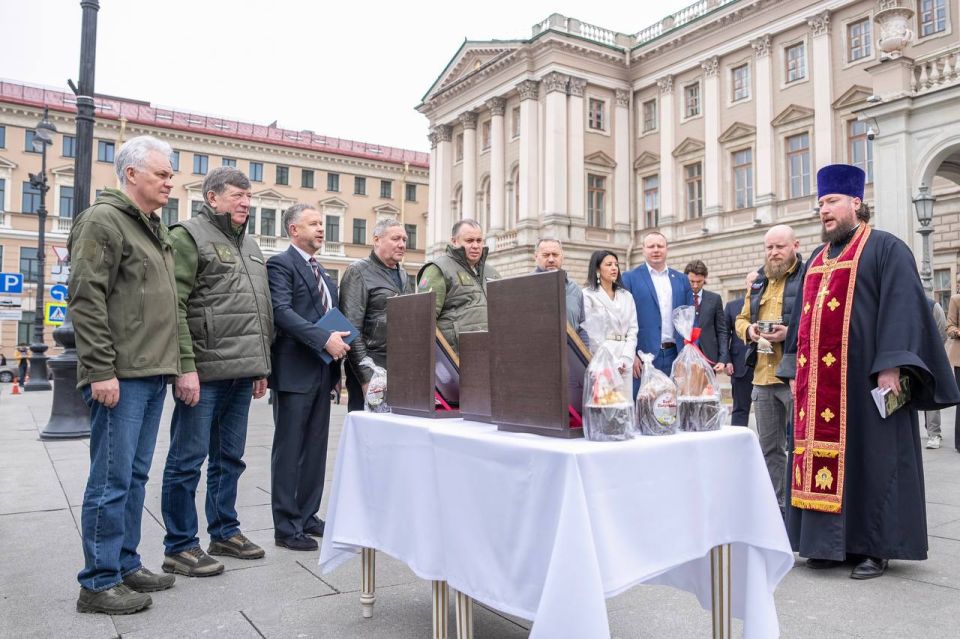 ��������� ���������, ��� 90-�, ������������ ������ � ���� ��� � ��� 6-� ����� � ������ ���������� �������������� �����