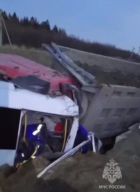 Два человека погибли в лобовом столкновении под Кингисеппом