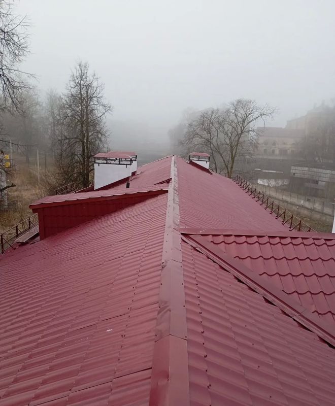 Капремонт на высоте: в Ивангороде завершен капитальный ремонт крыш