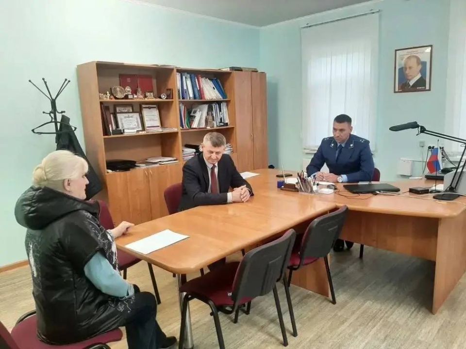Прокурор Волосовского района Александр Александров провёл личный приём жителей Бегуницкого сельского поселения