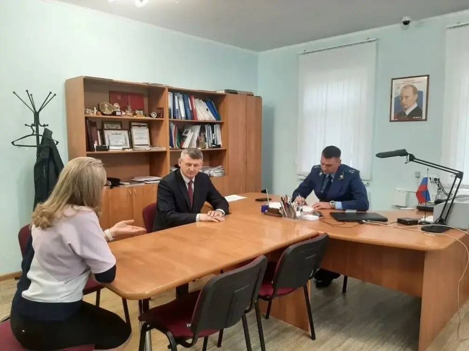 Прокурор Волосовского района Александр Александров провёл личный приём жителей Бегуницкого сельского поселения Прокурор Волосовского района Александр Александров провёл личный приём жителей Бегуницкого сельского поселения