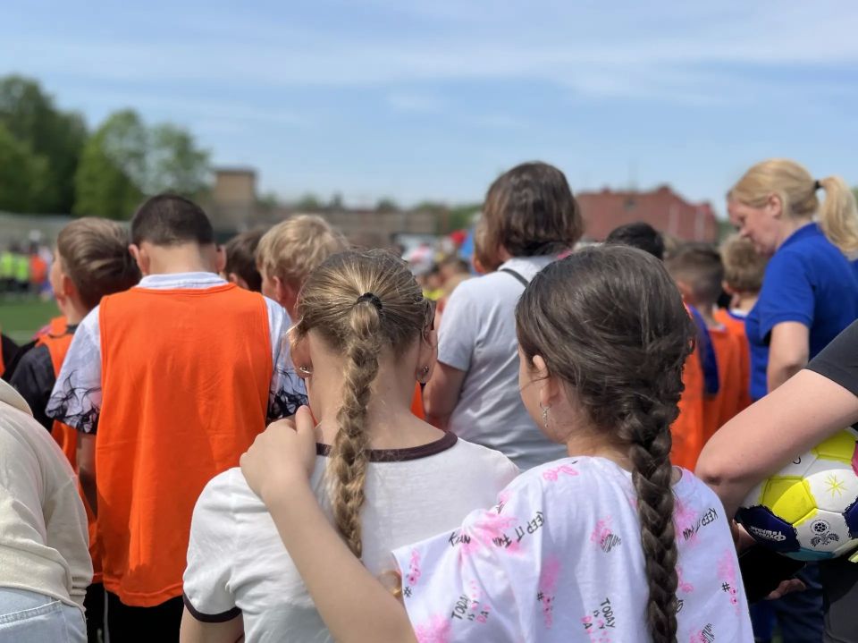 Парты? Не сегодня! Более 300 школьников региона выбрали «Урок футбола» в Гатчине Парты? Не сегодня! Более 300 школьников региона выбрали «Урок футбола» в Гатчине
