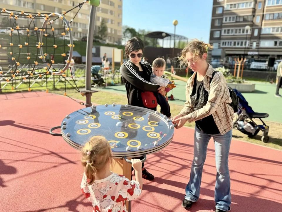 В Ленобласти завершён первый объект благоустройства-2026 — это двор в Буграх В Ленобласти завершён первый объект благоустройства-2026 — это двор в Буграх