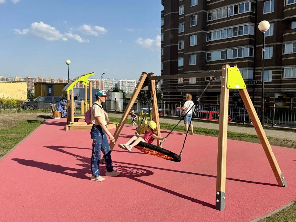 В Ленобласти завершён первый объект благоустройства-2026 — это двор в Буграх В Ленобласти завершён первый объект благоустройства-2026 — это двор в Буграх