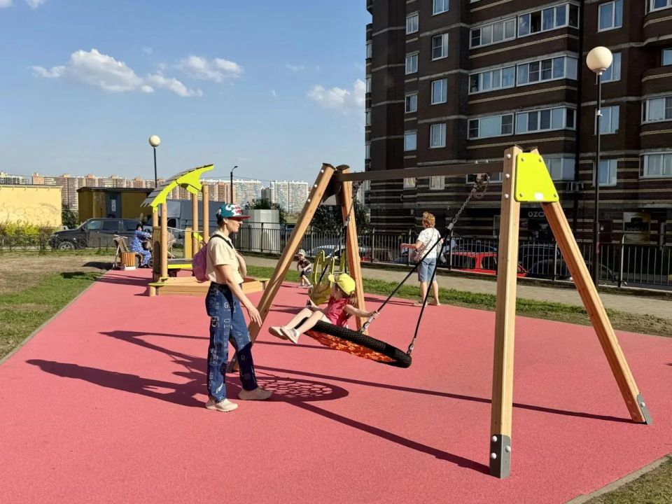 В Ленобласти завершён первый объект благоустройства-2026 — это двор в Буграх В Ленобласти завершён первый объект благоустройства-2026 — это двор в Буграх