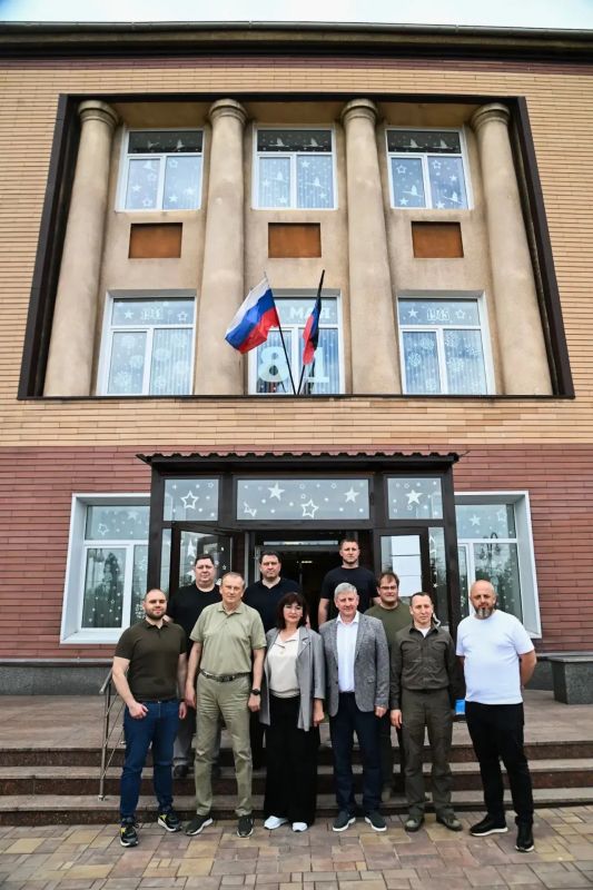 Александр Дрозденко: Собираем для детей Енакиево нормальный школьный день: крепкие здания, уроки, спорт, книги, питание, каникулы и выпускные праздники Александр Дрозденко: Собираем для детей Енакиево нормальный школьный день: крепкие здания, уроки, спорт, книги, питание, каникулы и выпускные праздники