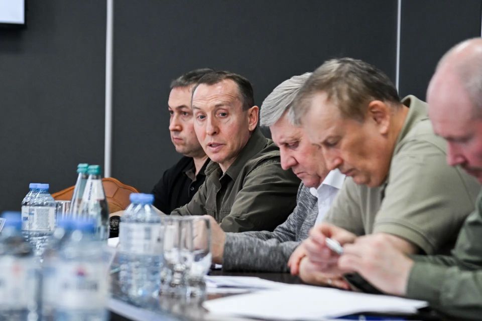 Александр Дрозденко: Направим 1,2 млрд рублей областного бюджета на восстановление Енакиево в 2026 году Александр Дрозденко: Направим 1,2 млрд рублей областного бюджета на восстановление Енакиево в 2026 году