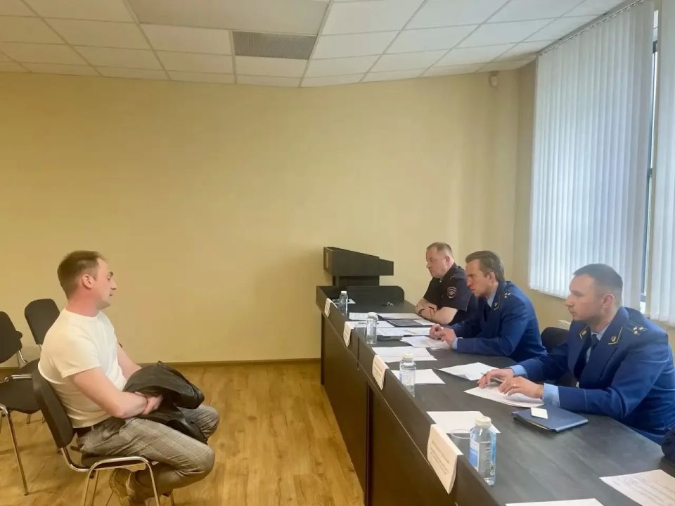 В рамках работы Мобильной приемной заместитель прокурора Ленинградской области провел выездной прием во Всеволожске В рамках работы Мобильной приемной заместитель прокурора Ленинградской области провел выездной прием во Всеволожске