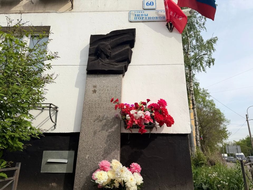 В Санкт-Петербурге воспитанницы кадетского корпуса СК России почтили память Героя Советского Союза Зины Портновой В Санкт-Петербурге воспитанницы кадетского корпуса СК России почтили память Героя Советского Союза Зины Портновой