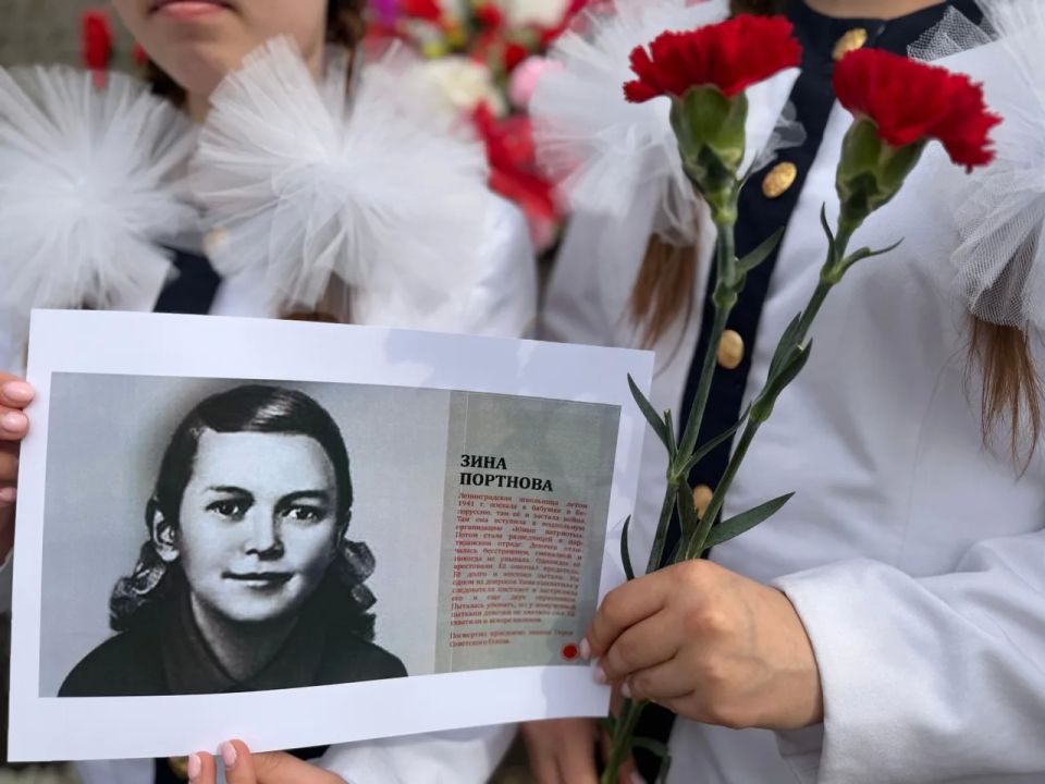 В Санкт-Петербурге воспитанницы кадетского корпуса СК России почтили память Героя Советского Союза Зины Портновой В Санкт-Петербурге воспитанницы кадетского корпуса СК России почтили память Героя Советского Союза Зины Портновой