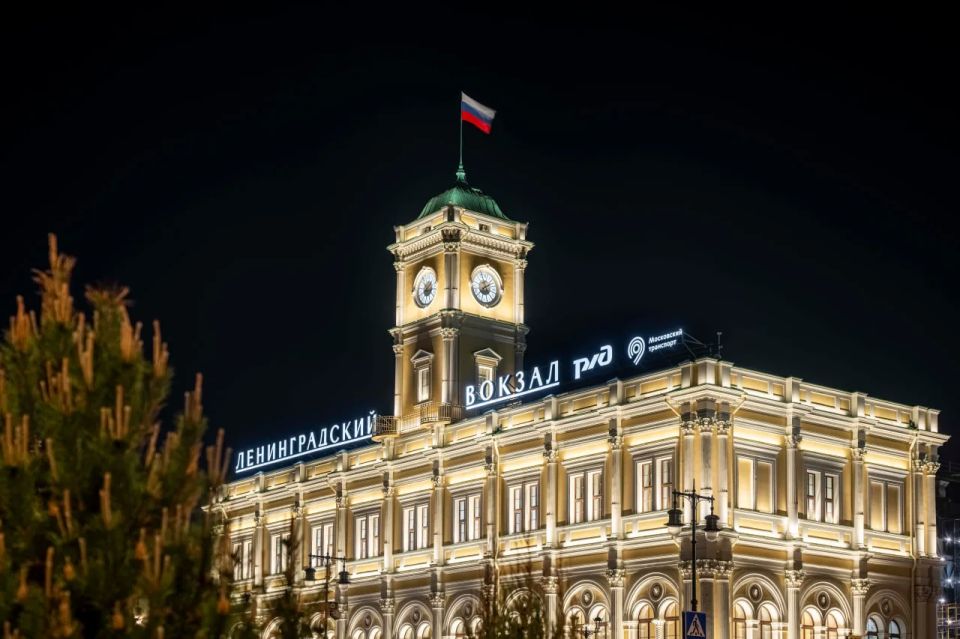 В Москве после масштабного обновления открыли Ленинградский вокзал В Москве после масштабного обновления открыли Ленинградский вокзал