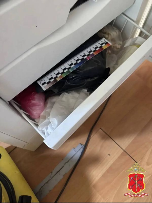 Полиция задержала жителя Кировского района города, зарабатывавшего на сбыте наркотиков по старинке - «из рук в руки» Полиция задержала жителя Кировского района города, зарабатывавшего на сбыте наркотиков по старинке - «из рук в руки»
