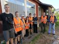Ленинградские добровольцы продолжают поддержку семей участников СВО — в рамках акции взаимопомощи #МЫВМЕСТЕ волонтёры из Лодейного Поля привели в порядок два придомовых участка