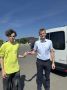 Первые документы большой страны — от Ленобласти: вице-губернатор по социальным вопросам Александр Кялин вручил паспорта девяти молодым жителям региона на праздничном концерте «Наш дом – Россия!» в Подпорожье