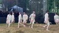 В Изваре с аншлагом прошёл концерт под открытым небом — «Весну священную» Стравинского исполнил Симфонический оркестр Ленинградской областной филармонии под управлением Михаила Голикова