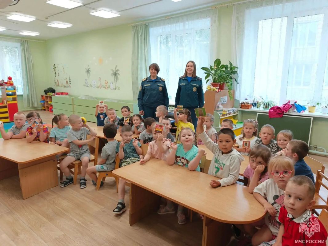 Занятие по безопасности в детском саду «Незабудка» в Тихвине Занятие по безопасности в детском саду «Незабудка» в Тихвине