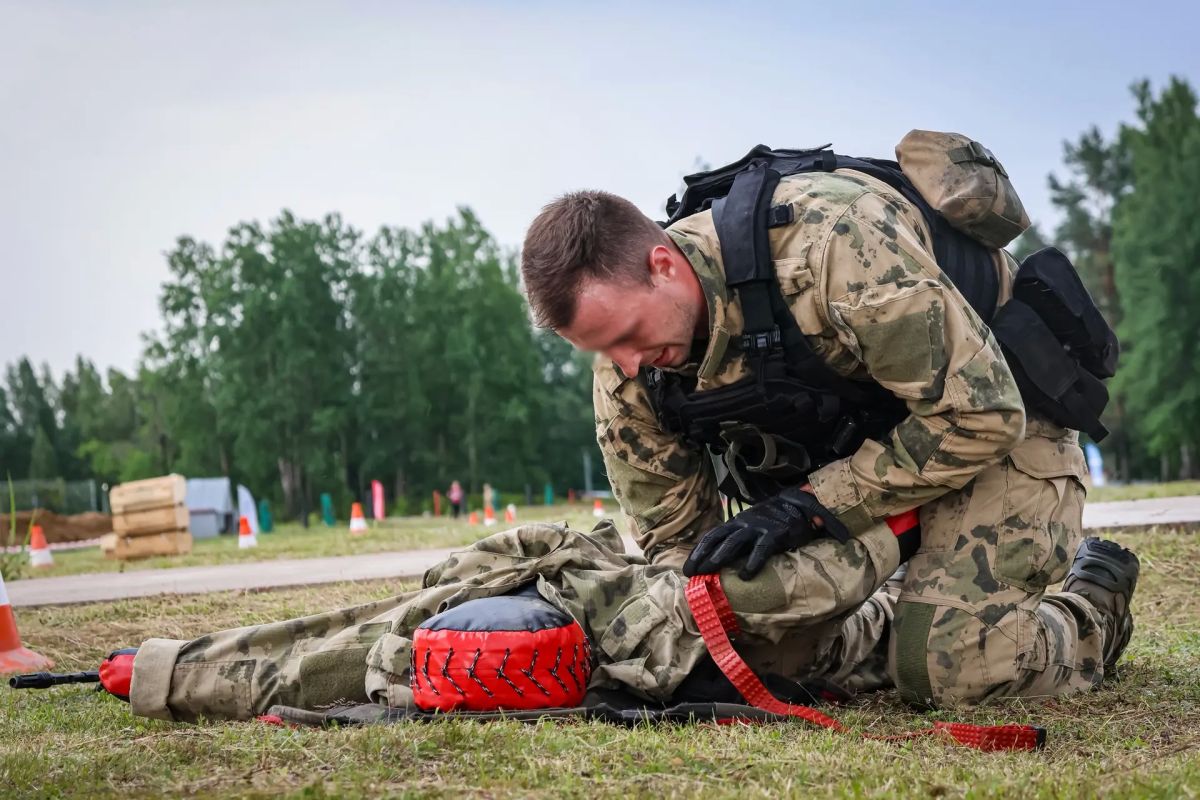 Сотрудники ОМОН «Бастион» Росгвардии на соревновании по служебно-боевой стрельбе и функциональному многоборью «Гонка специального назначения» в Ленинградской области Сотрудники ОМОН «Бастион» Росгвардии на соревновании по служебно-боевой стрельбе и функциональному многоборью «Гонка специального назначения» в Ленинградской области