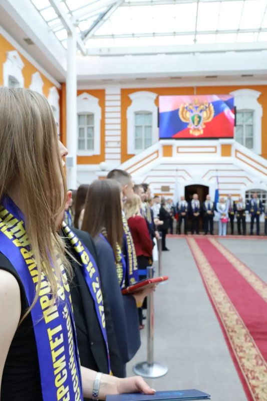 Прокурор Ленинградской области принял участие в торжественном вручении дипломов выпускникам Санкт-Петербургского филиала Университета прокуратуры Российской Федерации Прокурор Ленинградской области принял участие в торжественном вручении дипломов выпускникам Санкт-Петербургского филиала Университета прокуратуры Российской Федерации