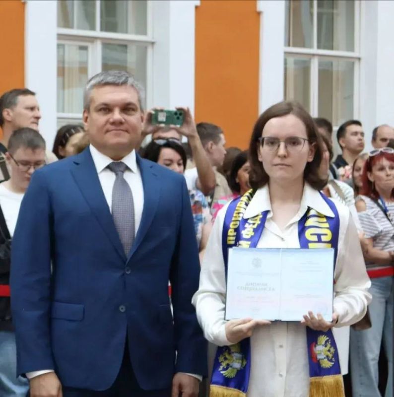 Прокурор Ленинградской области принял участие в торжественном вручении дипломов выпускникам Санкт-Петербургского филиала Университета прокуратуры Российской Федерации Прокурор Ленинградской области принял участие в торжественном вручении дипломов выпускникам Санкт-Петербургского филиала Университета прокуратуры Российской Федерации
