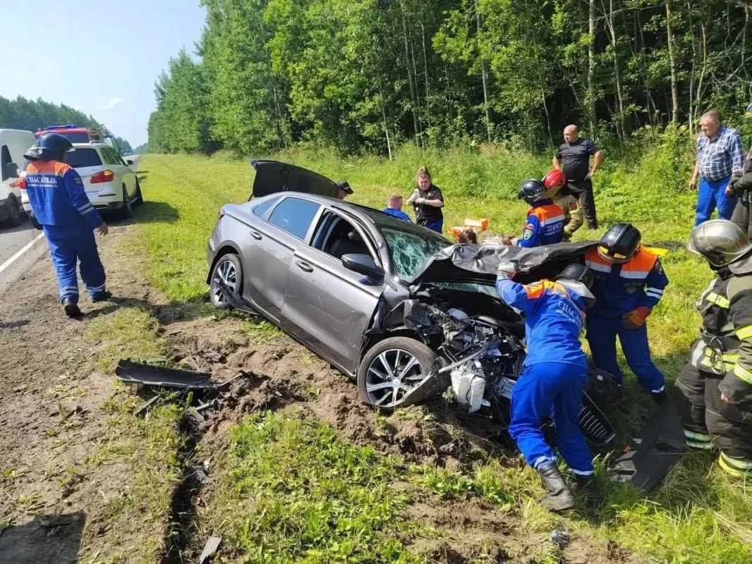 Пять человек пострадали в аварии на трассе А-120 в Ленинградской области Пять человек пострадали в аварии на трассе А-120 в Ленинградской области