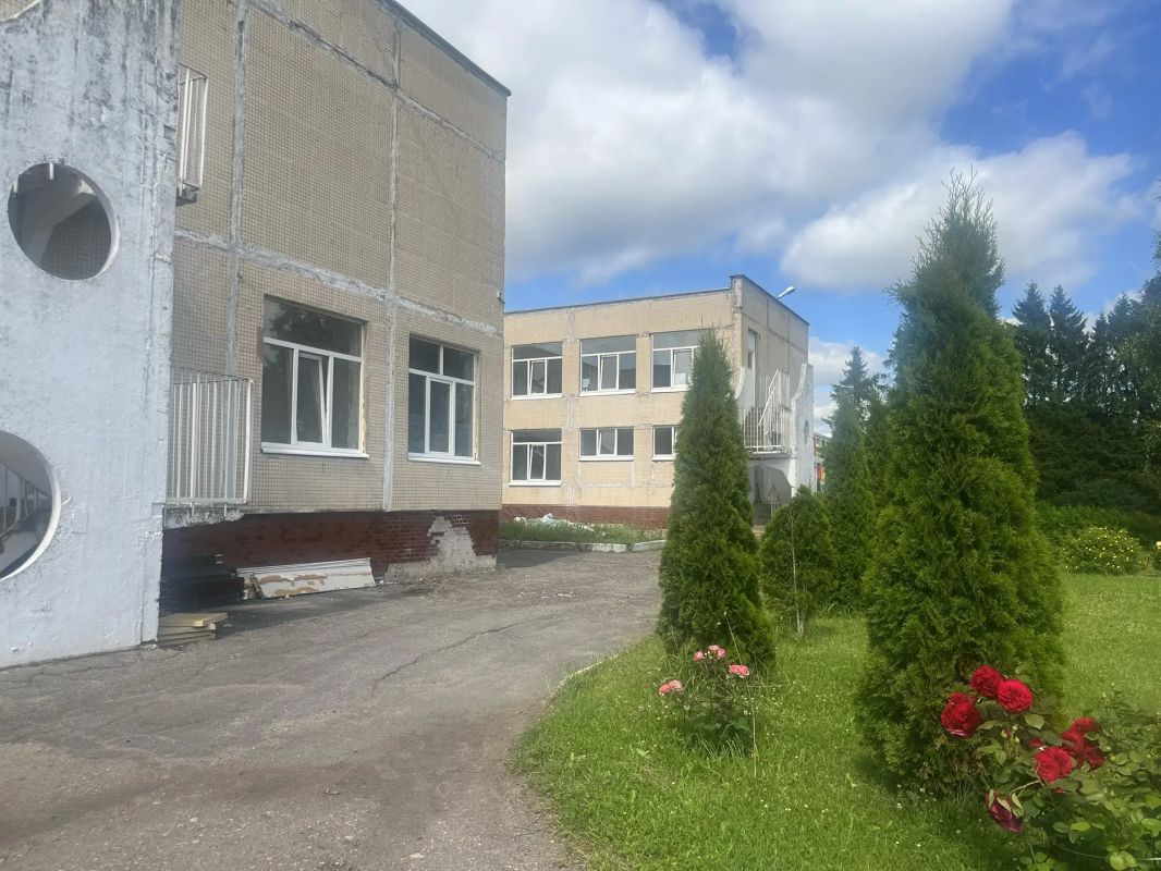 Александр Кялин, вице-губернатор по социальным вопросам, проинспектировал ход капитального ремонта в детском саду № 12 комбинированного вида в деревне Бегуницы Александр Кялин, вице-губернатор по социальным вопросам, проинспектировал ход капитального ремонта в детском саду № 12 комбинированного вида в деревне Бегуницы