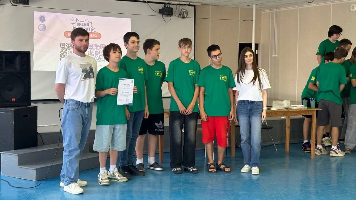 Команда Молодежной избирательной комиссии Ленинградской области провела викторину по избирательному праву для участников губернаторского трудового отряда «Авангард» на базе МКУК ГДЦ "Родник" Команда Молодежной избирательной комиссии Ленинградской области провела викторину по избирательному праву для участников губернаторского трудового отряда «Авангард» на базе МКУК ГДЦ "Родник"