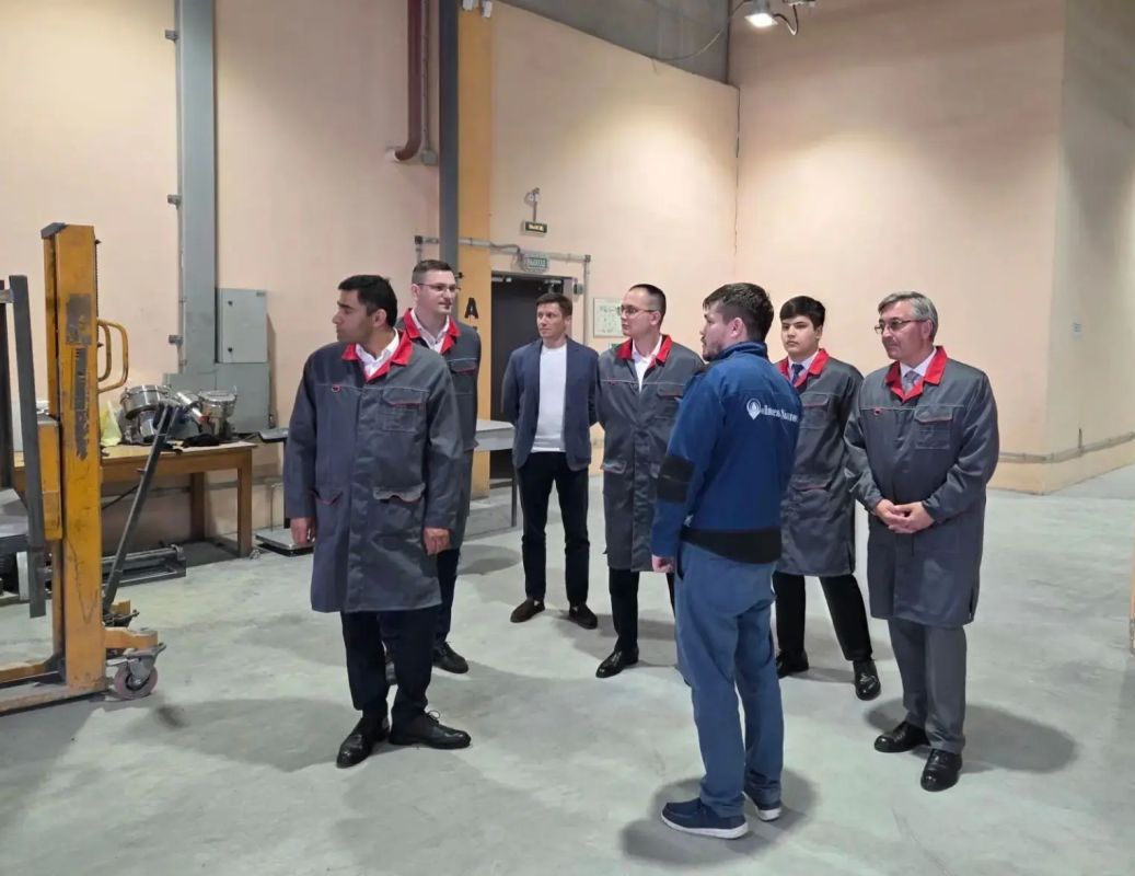 Генеральный консул Республики Узбекистан в Санкт-Петербурге Абдурахмон Махмудов посетил производственную площадку компании ООО "Пигмент-Холдинг" во Всеволожском районе Ленинградской области Генеральный консул Республики Узбекистан в Санкт-Петербурге Абдурахмон Махмудов посетил производственную площадку компании ООО "Пигмент-Холдинг" во Всеволожском районе Ленинградской области