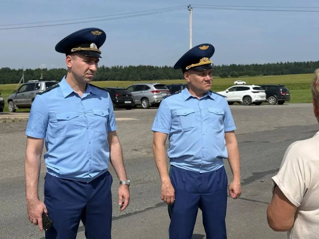Прокурор Ленинградской области Пётр Забурко провёл приём граждан и посетил сельскохозяйственную организацию в Волосовского района Прокурор Ленинградской области Пётр Забурко провёл приём граждан и посетил сельскохозяйственную организацию в Волосовского района