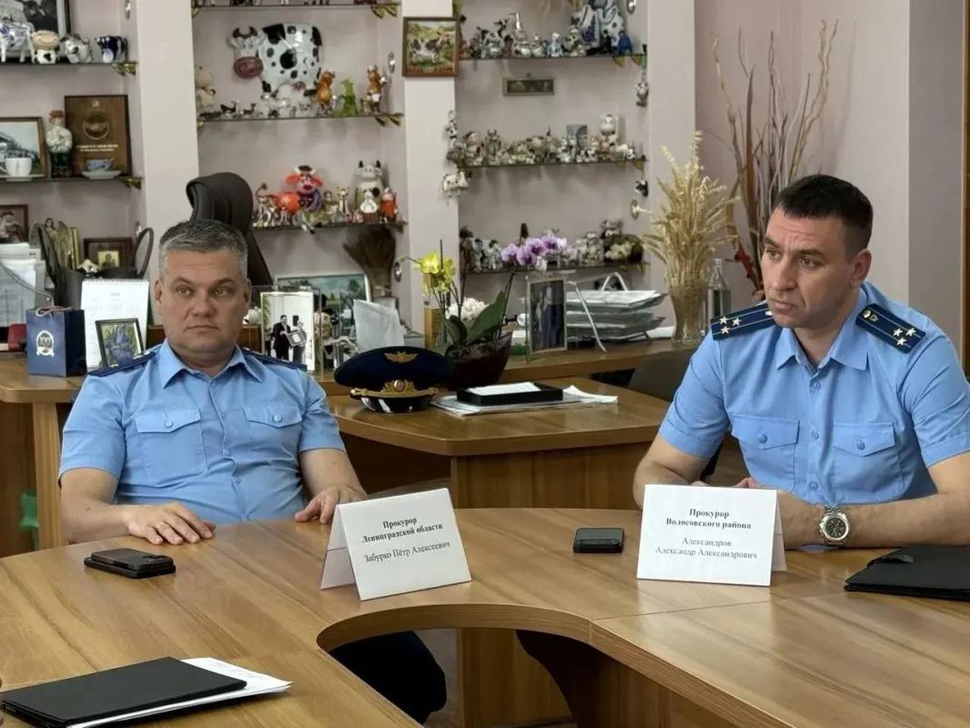 Прокурор Ленинградской области Пётр Забурко провёл приём граждан и посетил сельскохозяйственную организацию в Волосовского района Прокурор Ленинградской области Пётр Забурко провёл приём граждан и посетил сельскохозяйственную организацию в Волосовского района