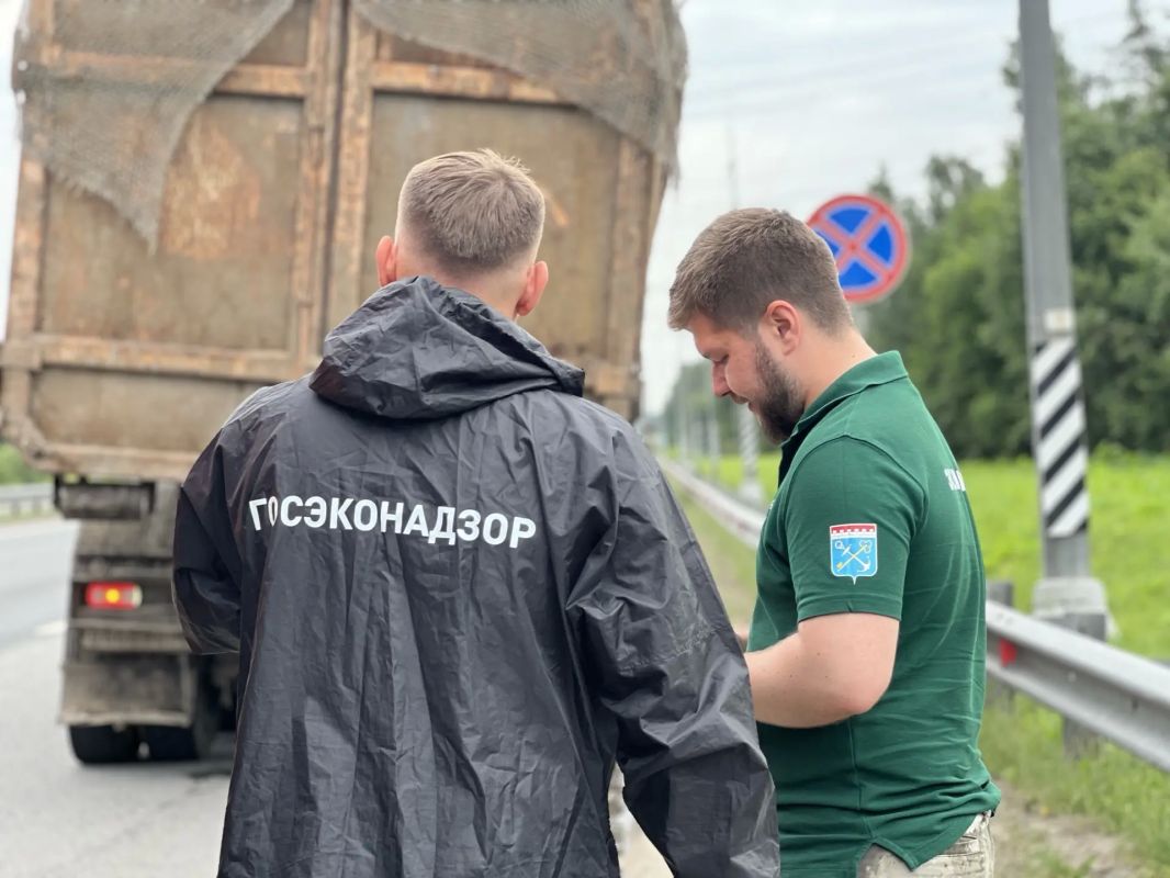 Инспекторы Эконадзора и Экомилиции совместно с сотрудниками ГАИ провели очередной рейд на Мурманском шоссе, нацеленный на пресечение нелегальной транспортировки отходов Инспекторы Эконадзора и Экомилиции совместно с сотрудниками ГАИ провели очередной рейд на Мурманском шоссе, нацеленный на пресечение нелегальной транспортировки отходов
