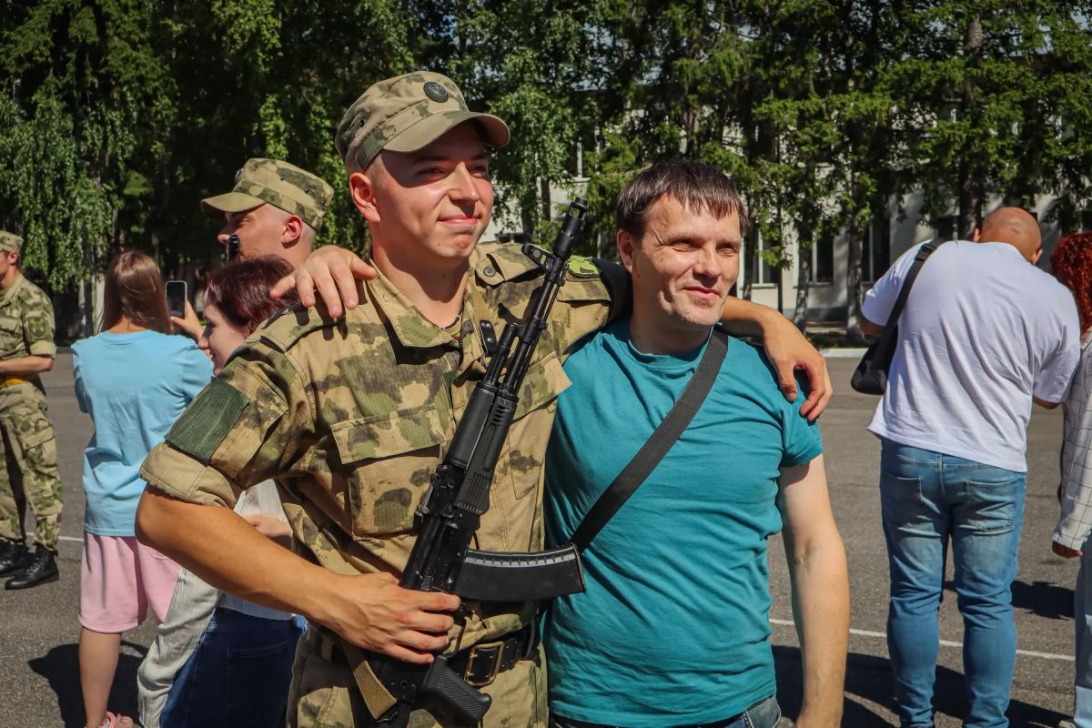 В Ленинградской области состоялась торжественная церемония принятия Военной присяги военнослужащими по призыву 33-й бригады оперативного назначения, морского отряда, батальона и полка по охране важных государственных... В Ленинградской области состоялась торжественная церемония принятия Военной присяги военнослужащими по призыву 33-й бригады оперативного назначения, морского отряда, батальона и полка по охране важных государственных...