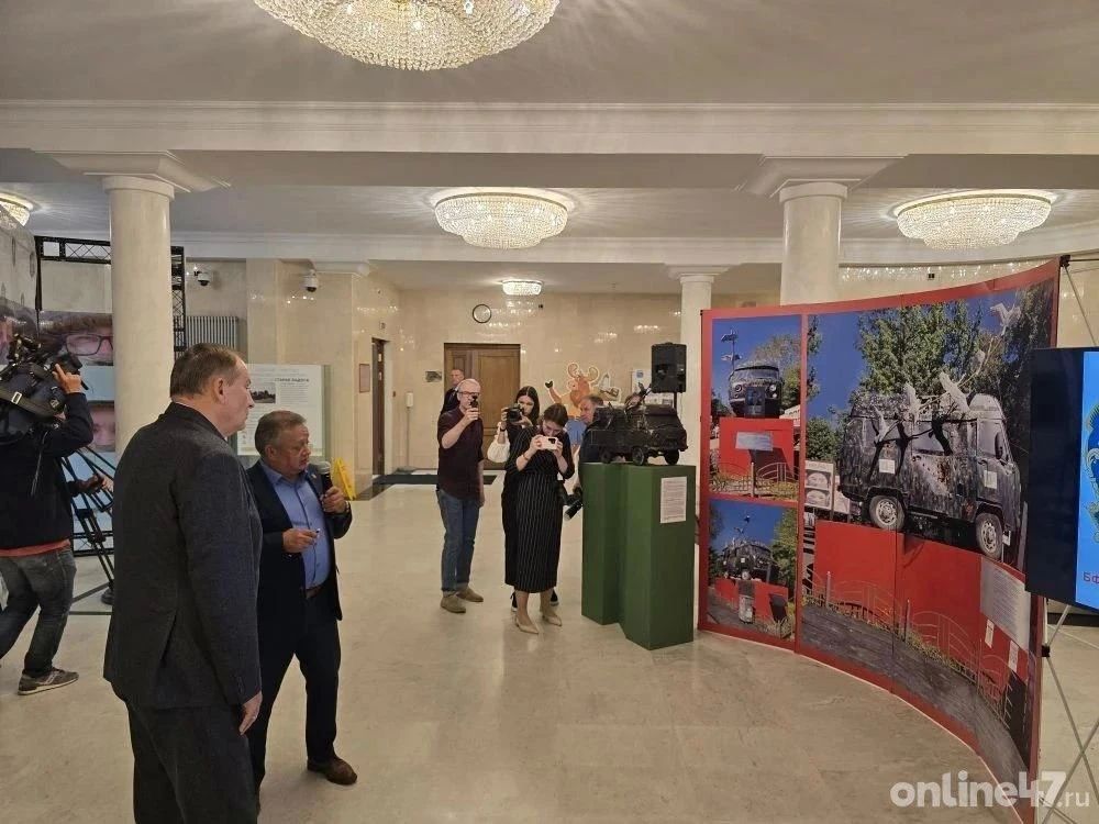 Губернатор Александр Дрозденко принимает участие в церемонии открытия передвижной экспозиции «Лица Победы Губернатор Александр Дрозденко принимает участие в церемонии открытия передвижной экспозиции «Лица Победы
