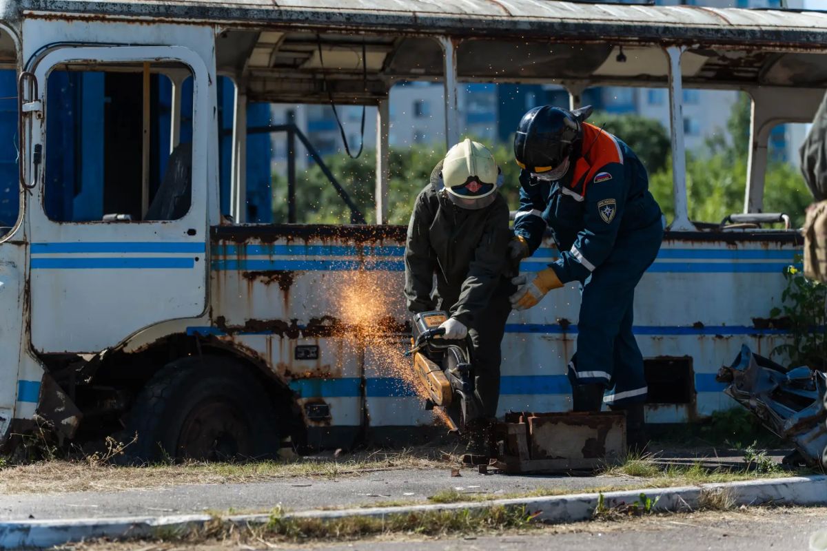 В Ленобласти создадут команды добровольцев для помощи при ЧС и участия в гуманитарных миссиях В Ленобласти создадут команды добровольцев для помощи при ЧС и участия в гуманитарных миссиях