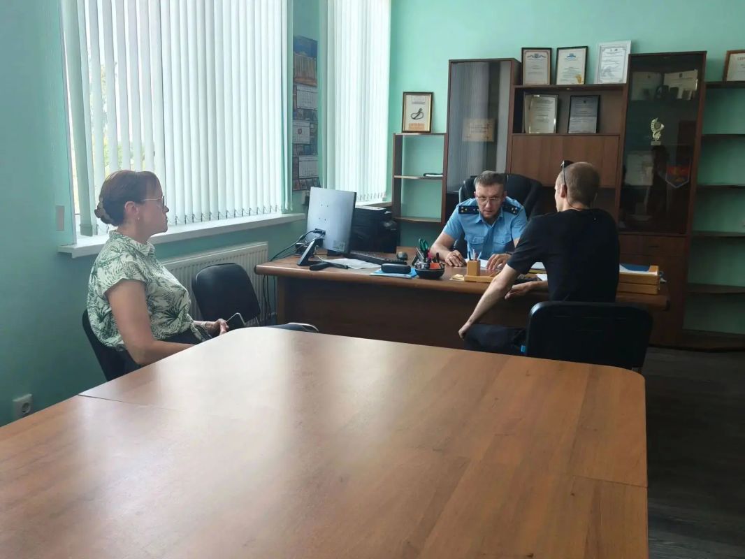 Лужский городской прокурор провел личный прием жителей Осьминского сельского поселения Лужский городской прокурор провел личный прием жителей Осьминского сельского поселения