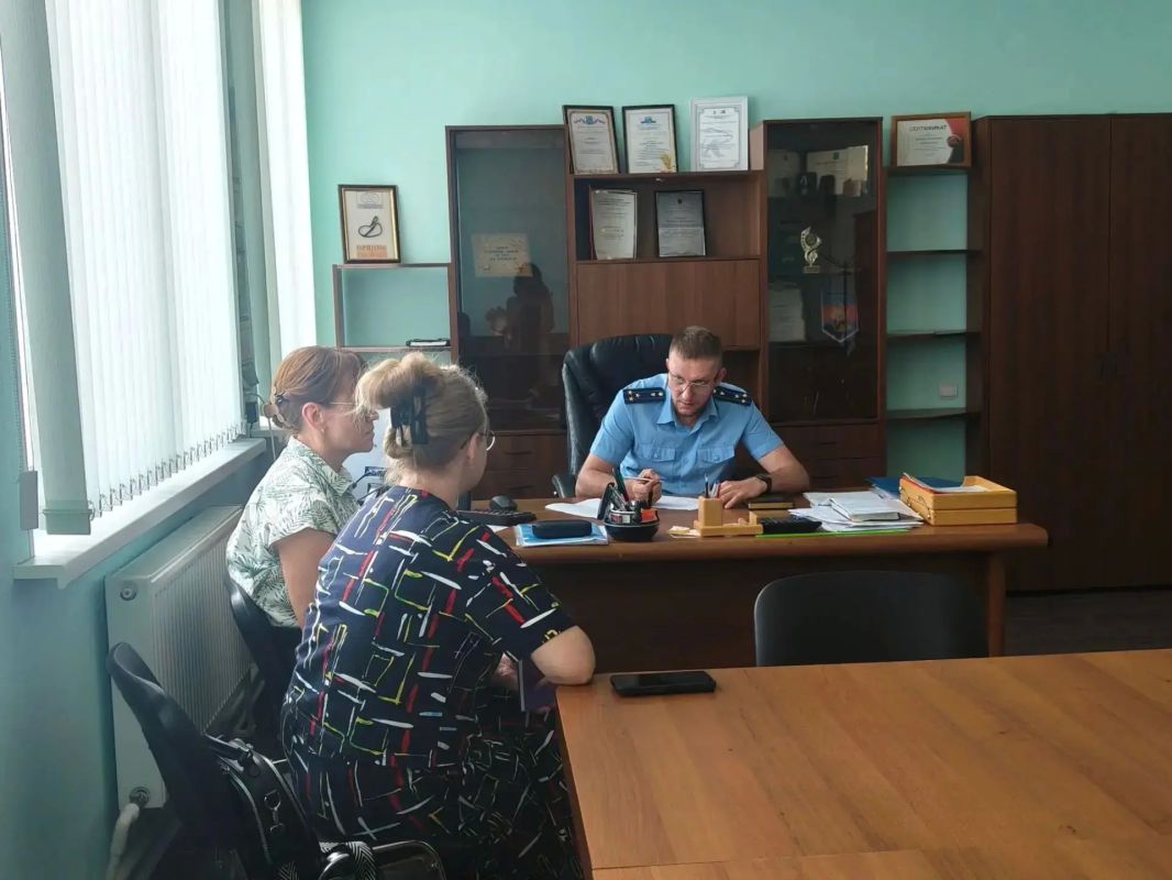 Лужский городской прокурор провел личный прием жителей Осьминского сельского поселения Лужский городской прокурор провел личный прием жителей Осьминского сельского поселения