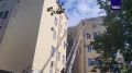Около 50 человек эвакуировали из Выборгского дворца культуры в Петербурге, где загорелась кровля на площади 400 кв. метров, сообщили в МЧС