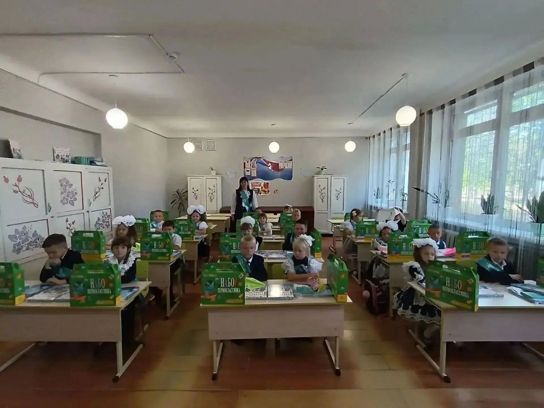 День знаний в подшефном Енакиево: возрождение школ и ленинградский подход к детству День знаний в подшефном Енакиево: возрождение школ и ленинградский подход к детству