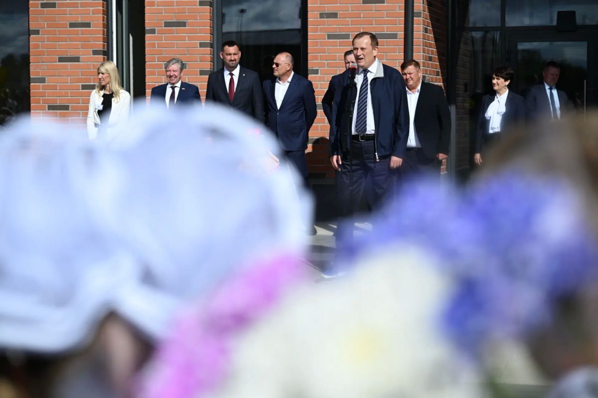 По всей Ленобласти прямо сейчас идут школьные линейки По всей Ленобласти прямо сейчас идут школьные линейки