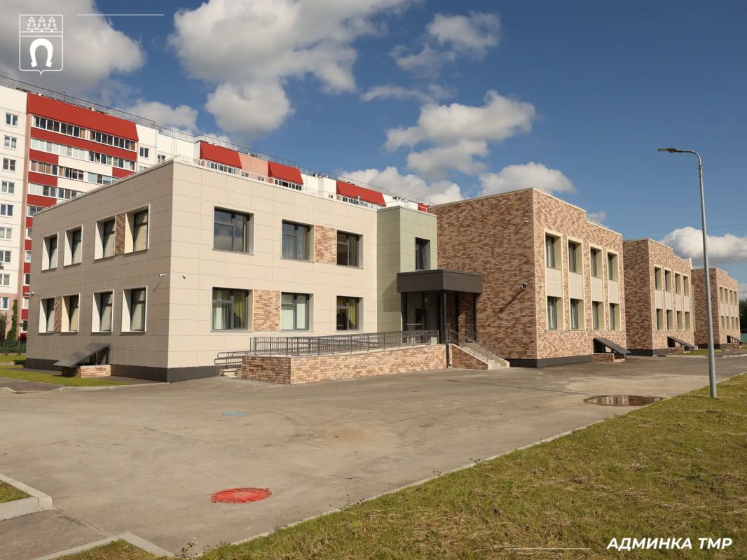 В городе Тельмана по поручению губернатора Александра Дрозденко открылся детский сад на 200 мест — в новом корпусе на Московской улице оборудованы музыкальный и спортивный залы, кабинеты логопеда и психолога, помещение для... В городе Тельмана по поручению губернатора Александра Дрозденко открылся детский сад на 200 мест — в новом корпусе на Московской улице оборудованы музыкальный и спортивный залы, кабинеты логопеда и психолога, помещение для...
