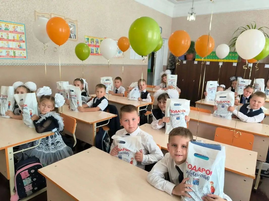 День знаний в подшефном Енакиево: возрождение школ и ленинградский подход к детству День знаний в подшефном Енакиево: возрождение школ и ленинградский подход к детству