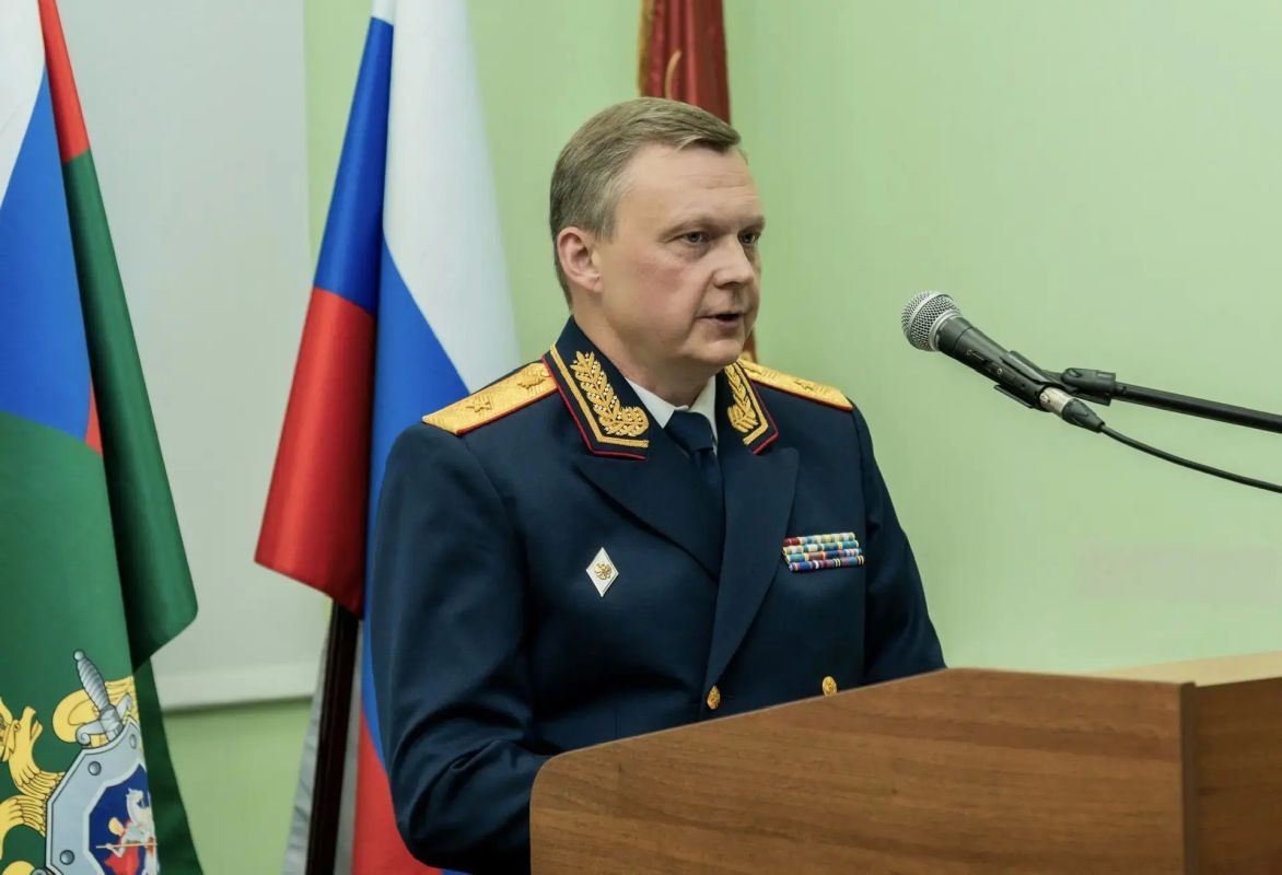 Офицеры СК России, обучающиеся ведомственных академий, кадетских корпусов и профильных классов отметили День знаний Офицеры СК России, обучающиеся ведомственных академий, кадетских корпусов и профильных классов отметили День знаний